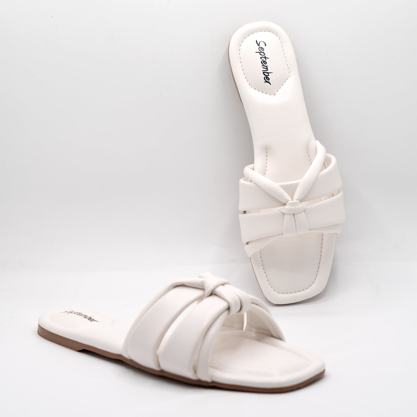 Pillow Walk (white)