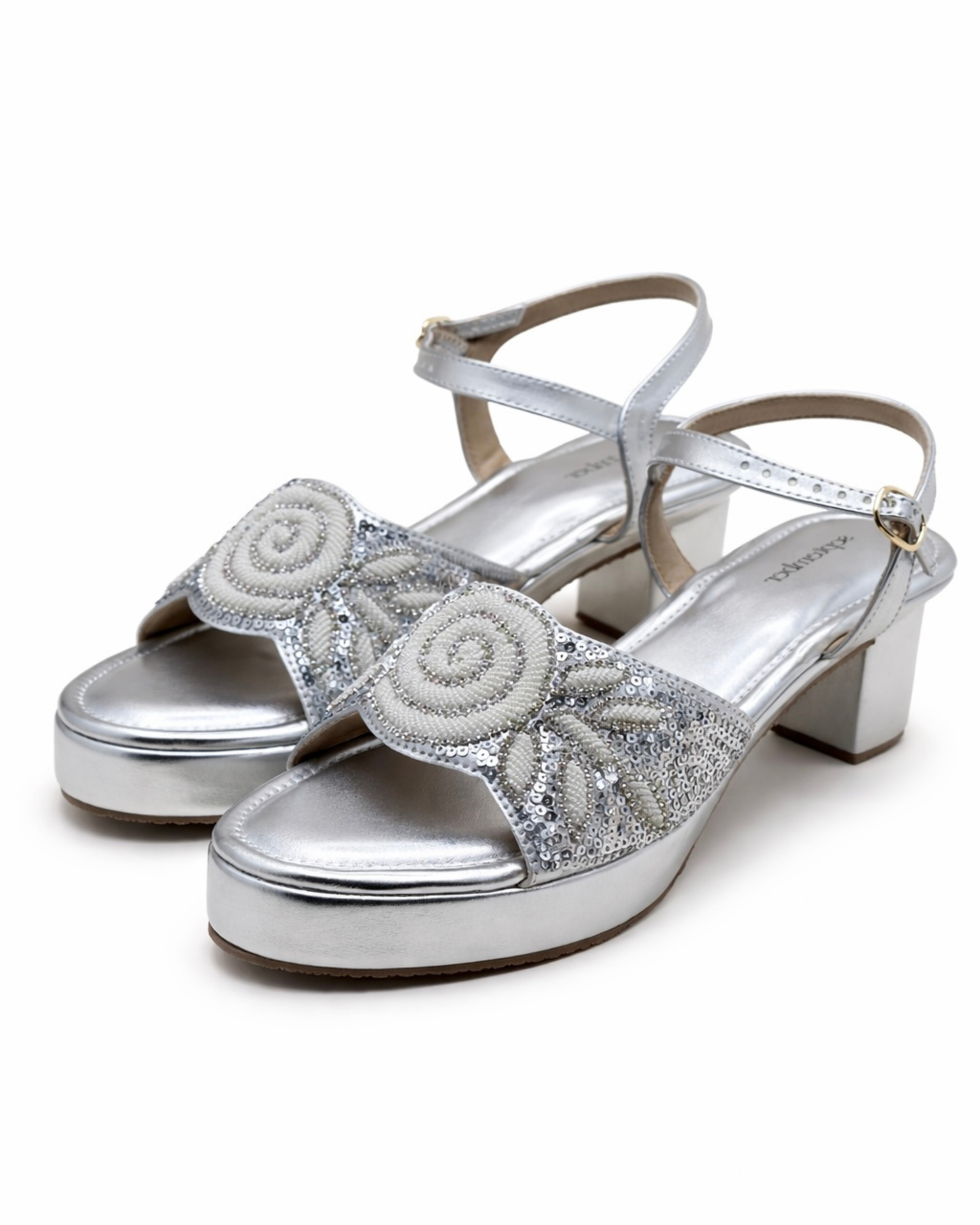Twirl in silver