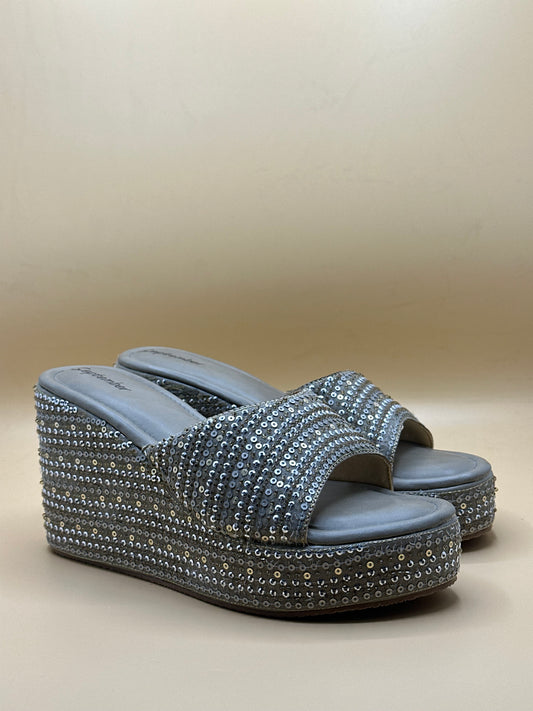 Lined up for style-39